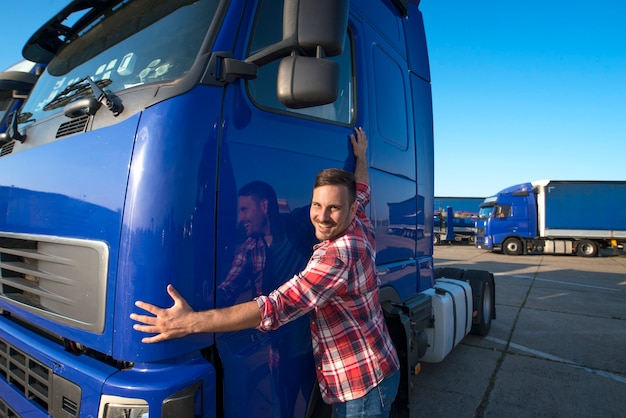 A Revolutionary Driverless Truck Now Hauls Goods for GE Appliances